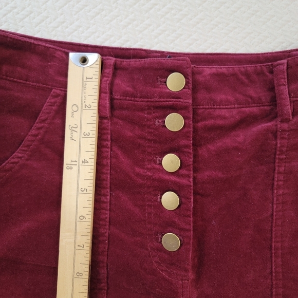 Forever 21 Burgundy Skirt with Gold Buttons Size Medium Mini Casual - Picture 8 of 12